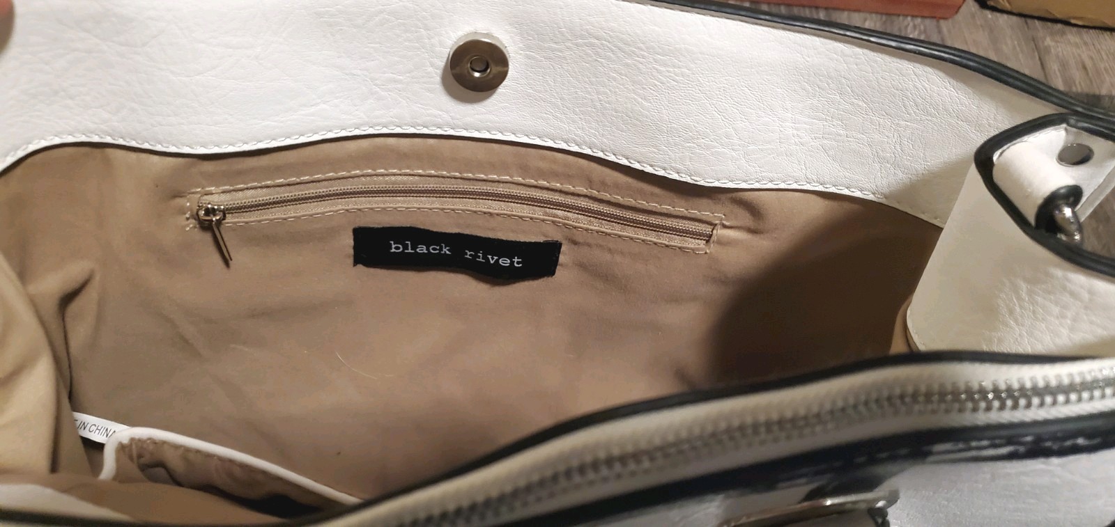 Black Rivet Shoulder Bag White/Black Zip & Snap 15in x 10in x4in