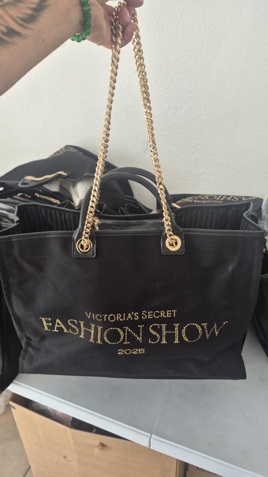VICTORIA’S SECRET 2025 FASHION SHOW BACKSTAGE DOUBLE HANDLE TOTE BLING BLACK NWT