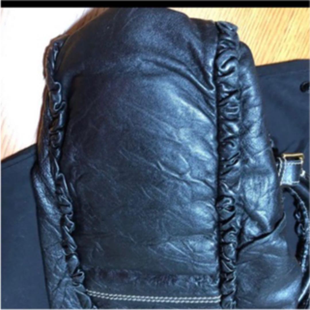 Dolce & Gabbana 380,000 Frillback A luxurious design that can be used daily and