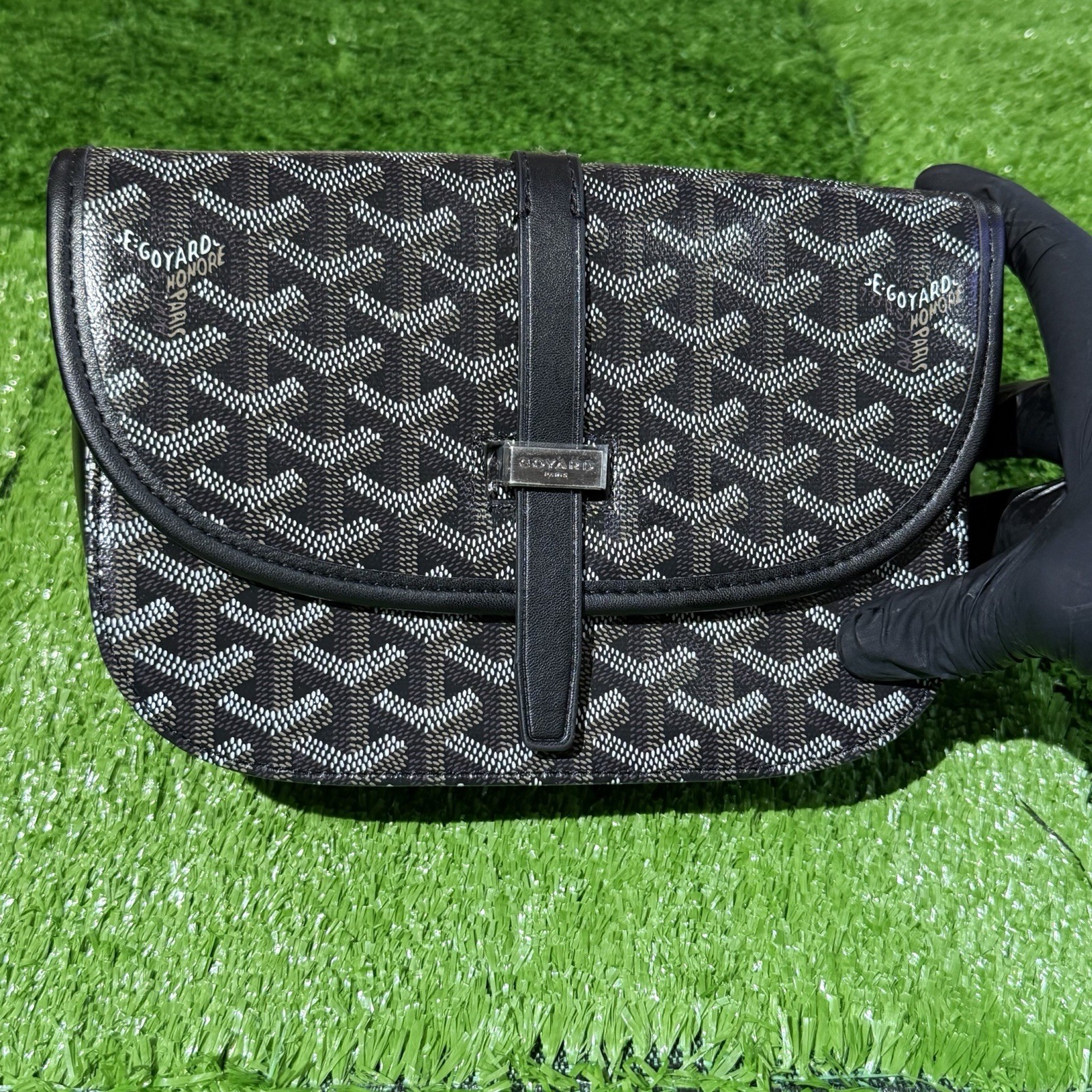 G*y@rd Black White Crossbody Buckle Silver Hardware Strap