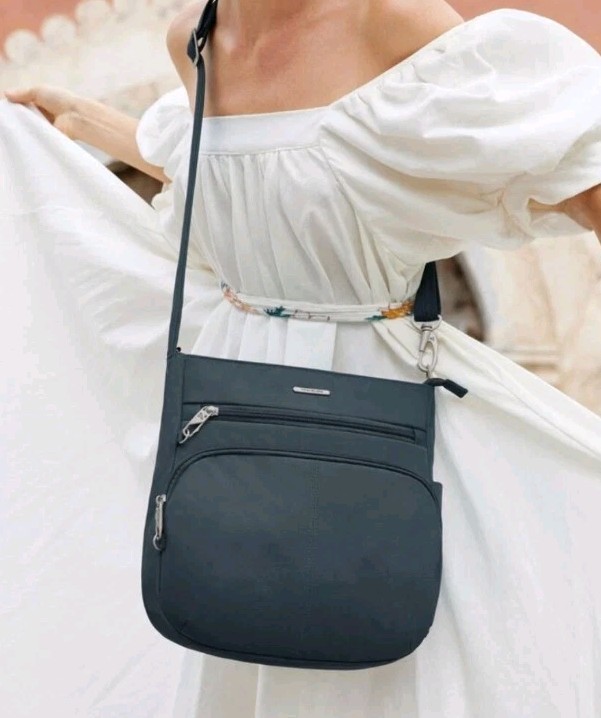 Travelon Classic North South Anti-Theft Crossbody Bag Black RFID NWT 42835-510