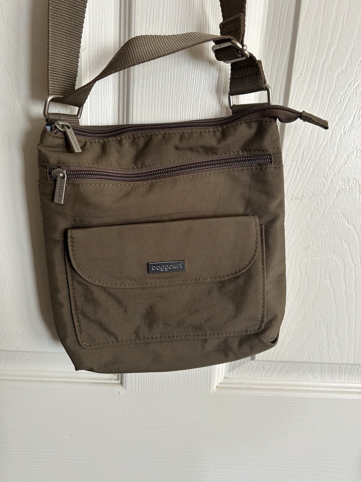 BAGGALINI Crossbody Bag Brown W/Blue Interior (4) Pocket Travel Bag