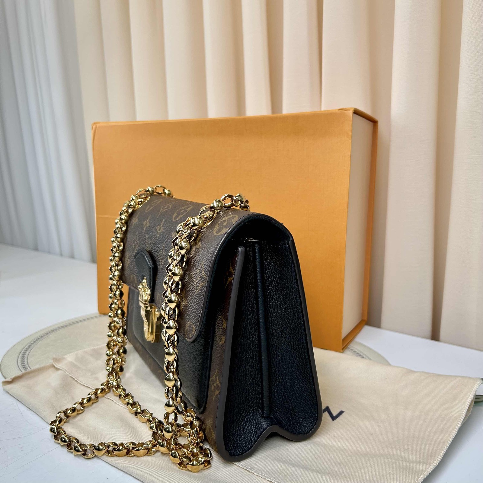 Louis Vuitton Pallas Chain Handbag in Monogram Canvas & Black Leather Auth