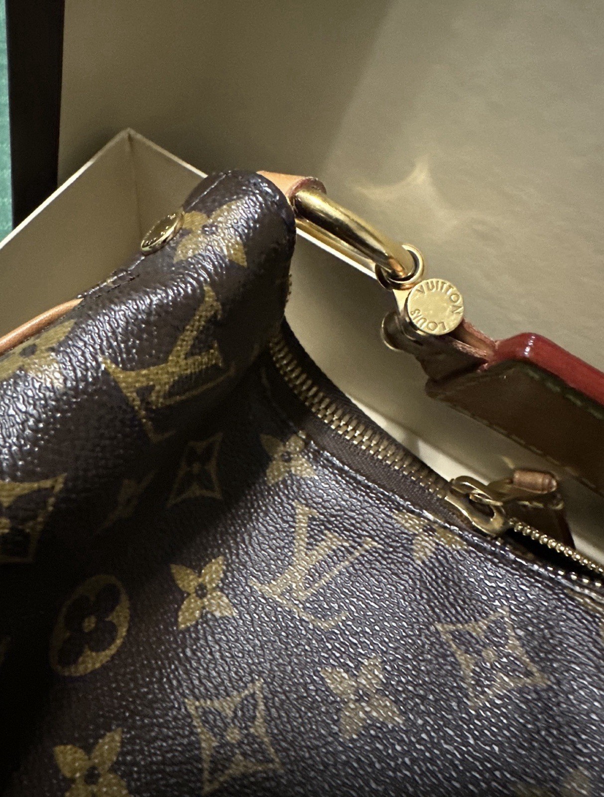 Louis Vuitton Monogram Women’s Shoulder Bag Brown Zip Closure Gold Hardware
