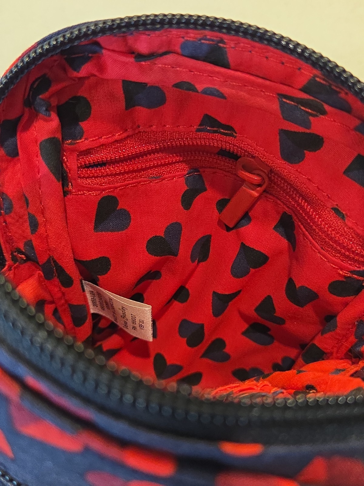 VERA BRADLEY RFID SMALL CONVERTIBLE CROSSBODY “SWEET HEARTS” Navy Blue & Red