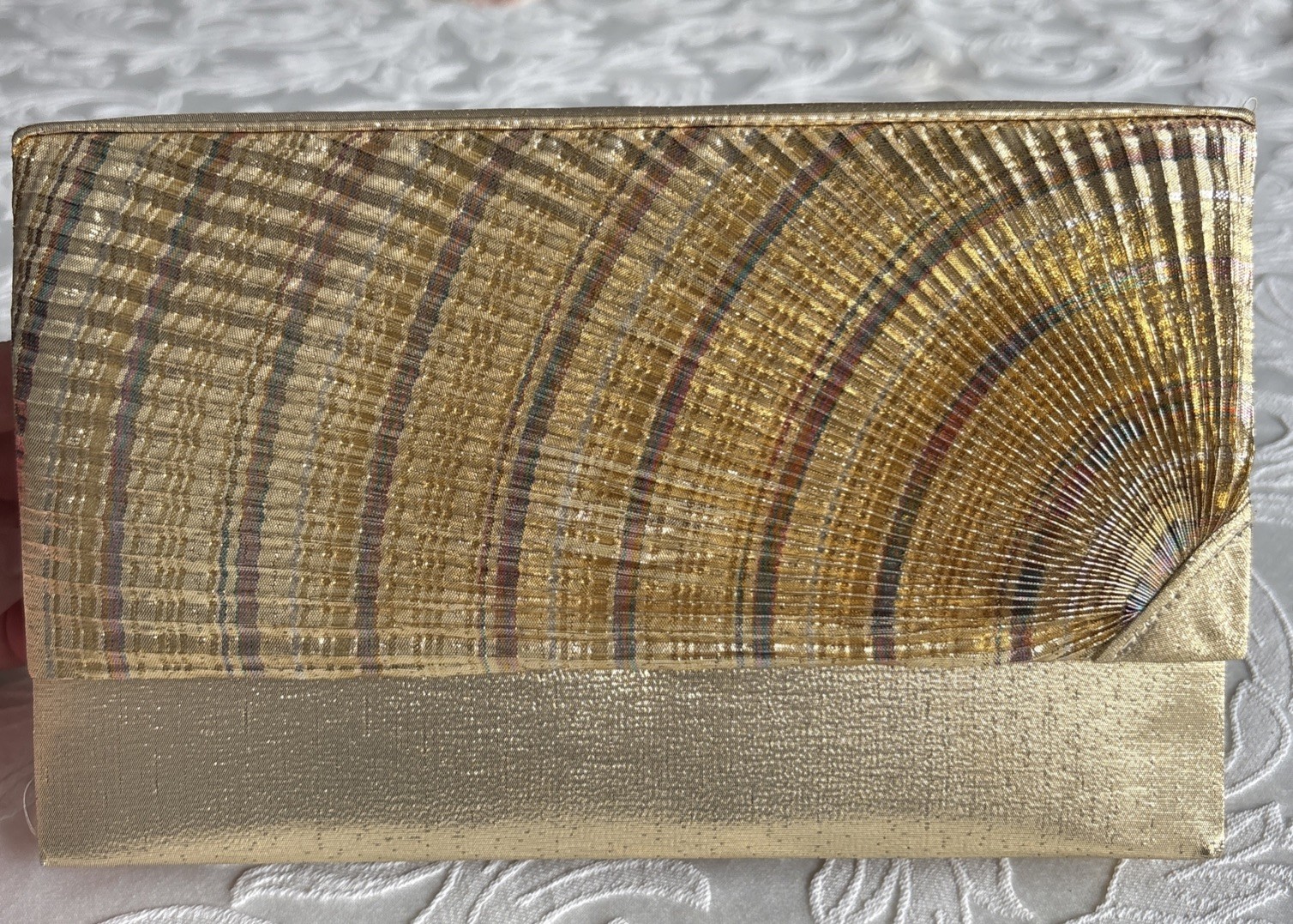 Vintage Metallic Pleated Clutch w/ Striped Flap Snap Closure Gold. Hardware