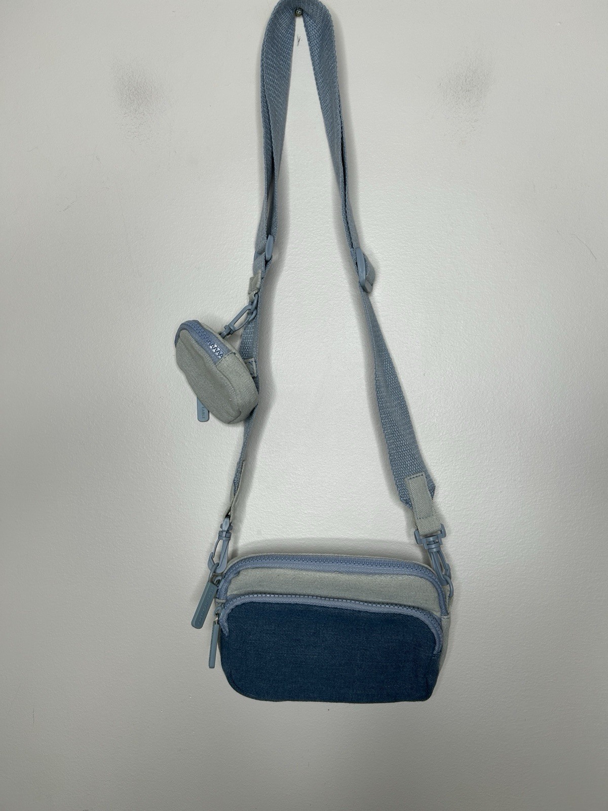 American Eagle Outfitters Zipper Belt Bag Crossbody Blue Active AEO Casual