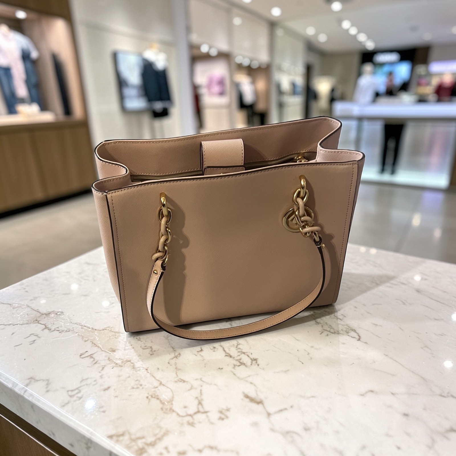 Michael Kors Cynthia Tote Women Large Pink Excellent Saffiano Leather Gold Chain