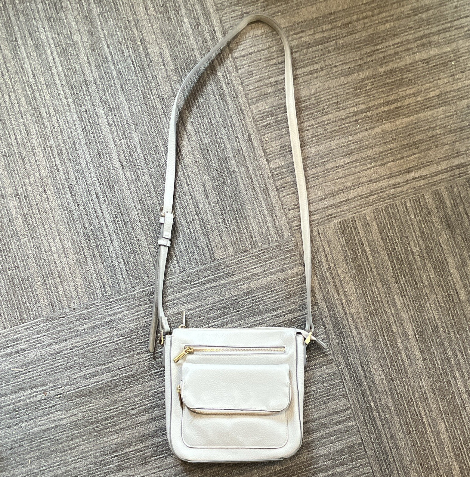 Andrea Way Beige Solid Crossbody Bag Zip Closure Adjustable Strap Gold Pockets
