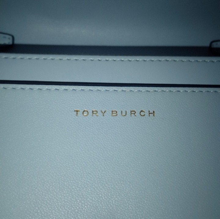 Tory Burch Savannah chain flat wallet crossbody in Luna blue