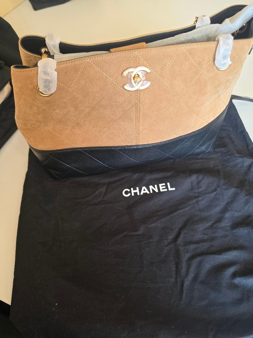 CHANEL half black lambskin half tan suede pursee for women