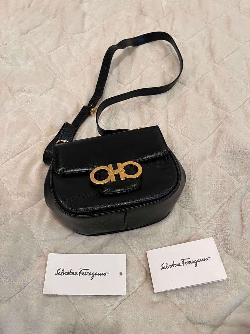 Salvatore Ferragamo Gancini Black Leather Shoulder Crossbody Bag Gold Auth