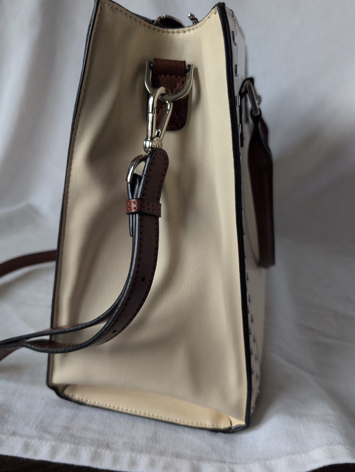 Bostanten Beige Cruze Hand/Shoulder Bag W/ Conceal Carry