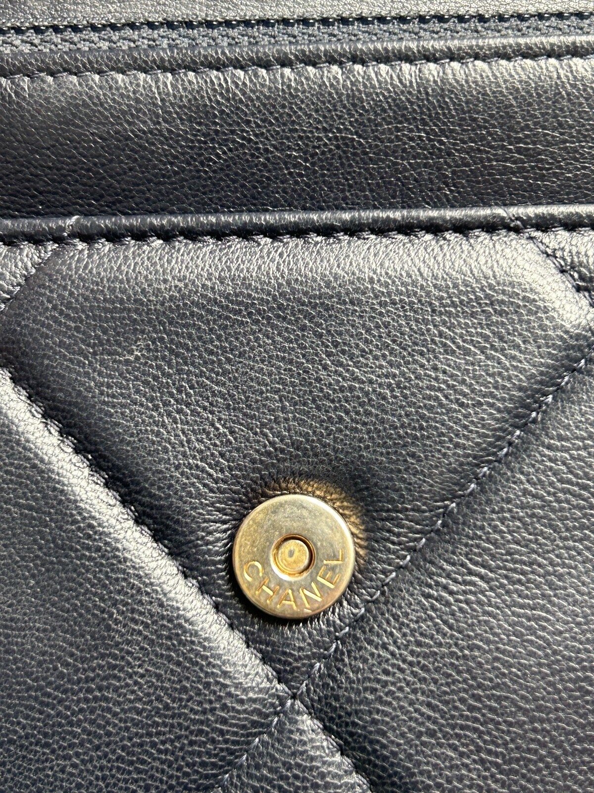 CHANEL 19 Wallet On Chain Navy Lambskin