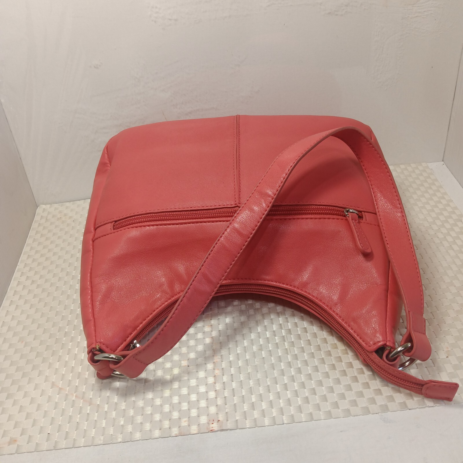 Giani Bernini Italian Nappa leather peach shoulder strap handbag. EUC