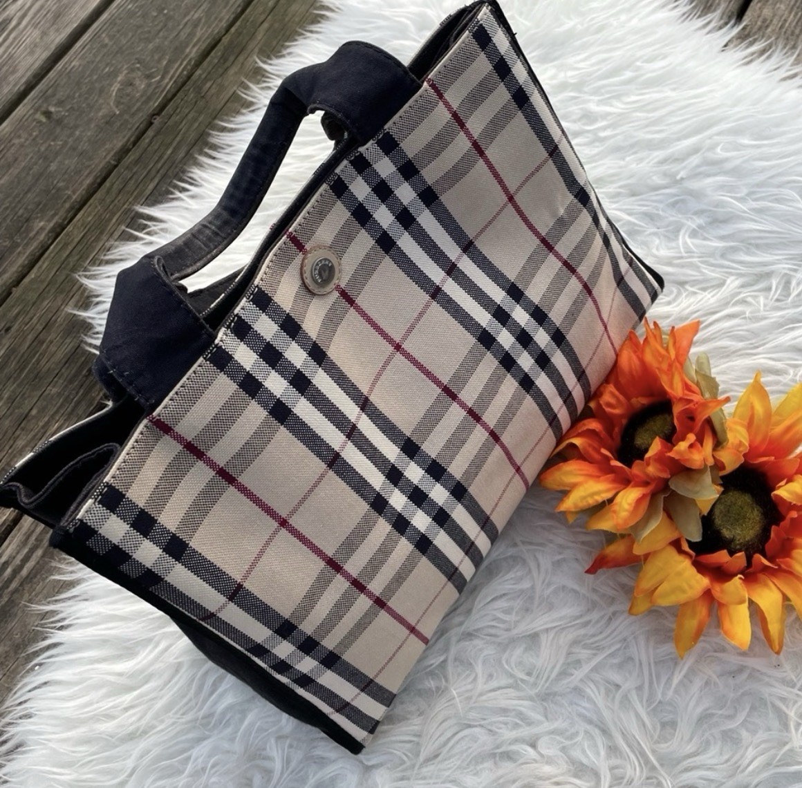 BURBERRY nova print bag in VERY GOOD CONDITION 💯 authentic