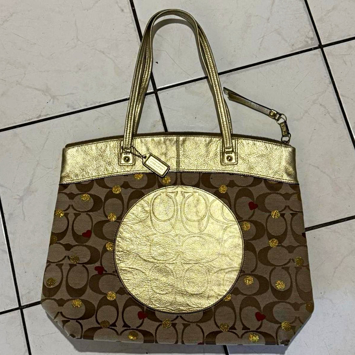 Coach Women’s Brown Signature Logo Zip Tote Metallic Gold Trim Red Lining Charm