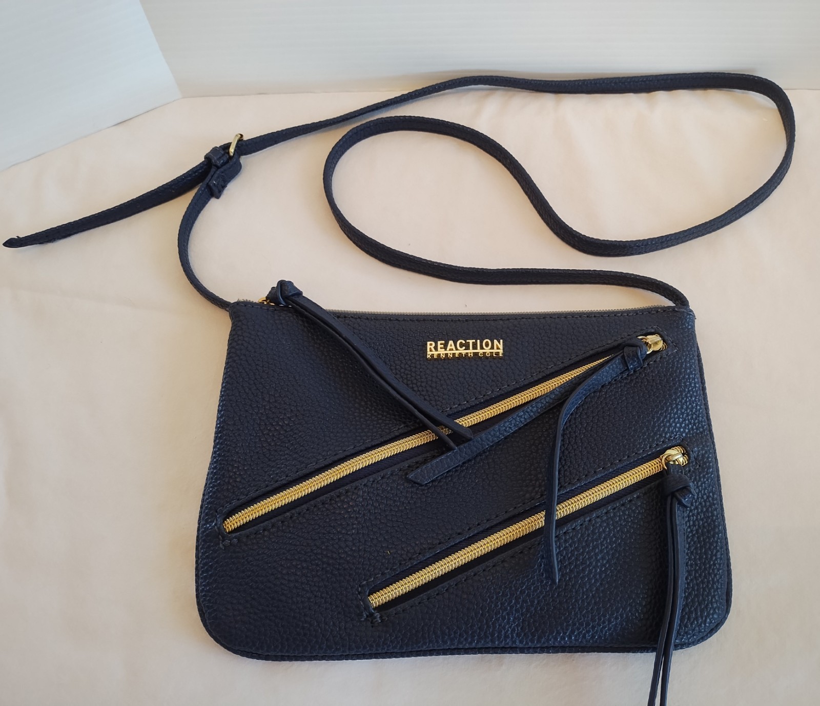 Kenneth Cole Reaction Navy Blue Purse Crossbody Bag 10.5 x 7.5 In