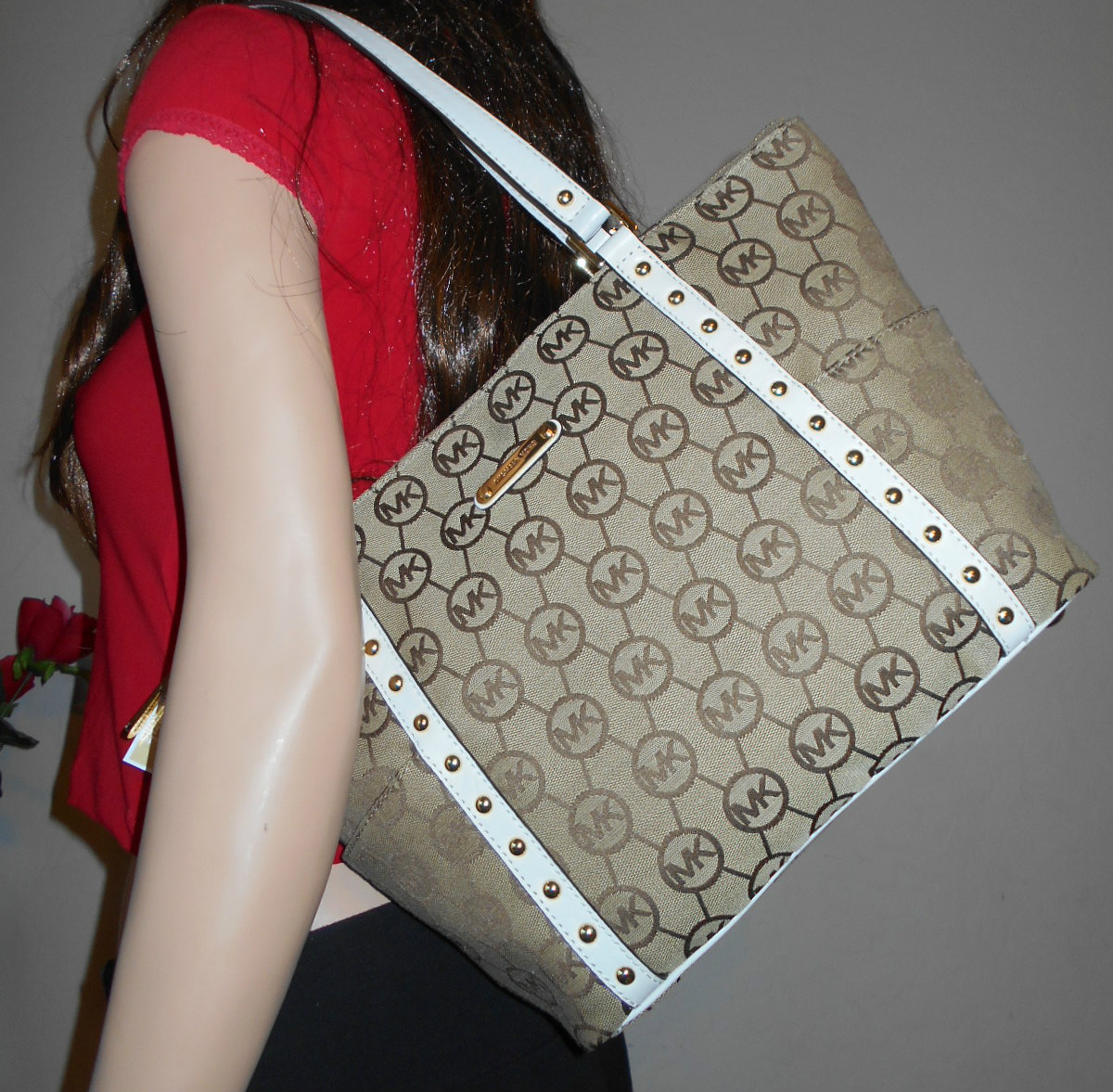 NWT MICHAEL KORS KHAKI SIGNATURE WHITE LEATHER ZIP STUD SHOULDER HAND BAG TOTE