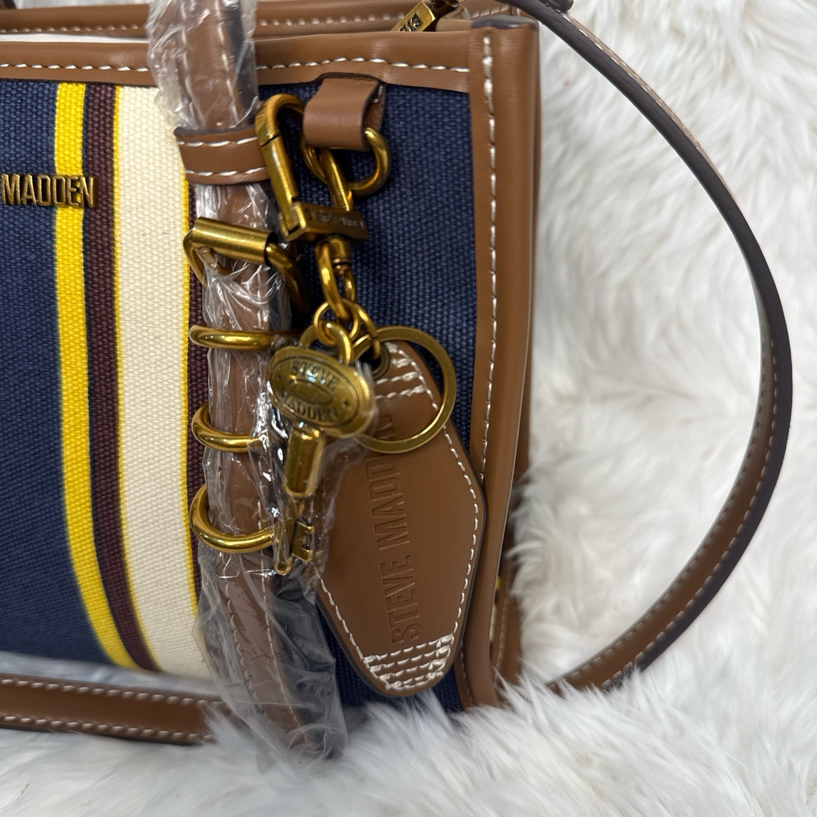 Steve Madden Navy Multi BBOGAN Tote ✨