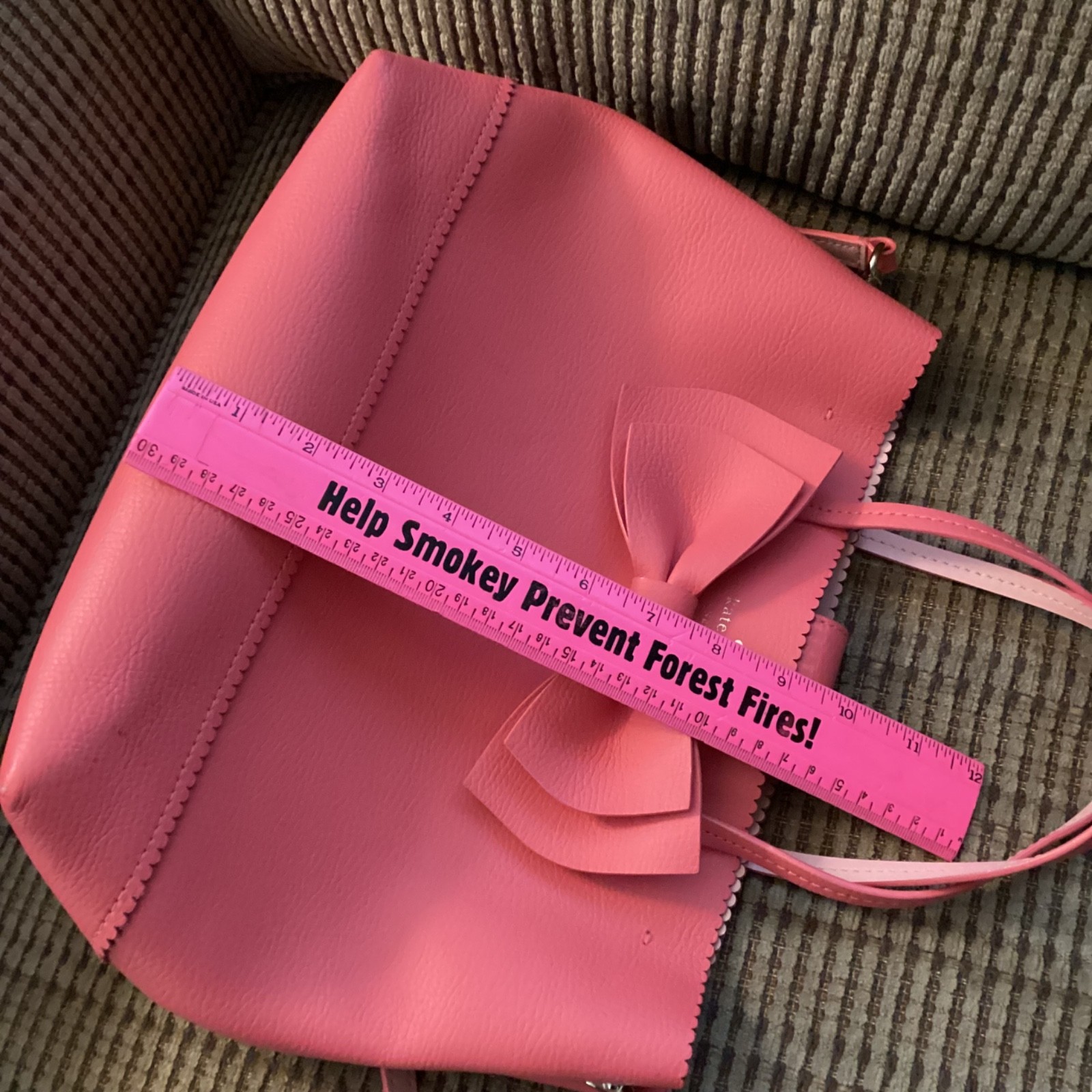 Kate spade crossbody,pink beautiful. Approximately 9 in by 12 in.Adjustable stra