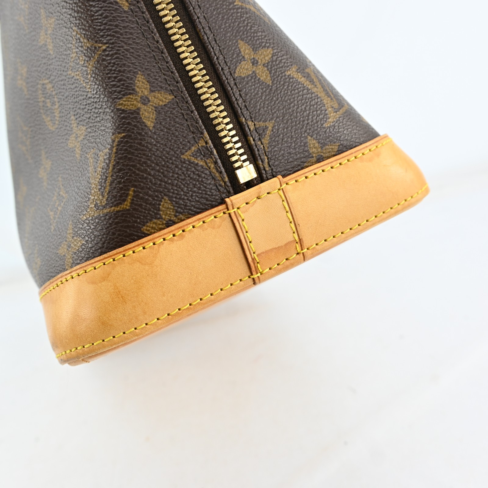 Authentic Louis Vuitton Monogram Alma Hand Bag Purse M51130 LV P4958YR803