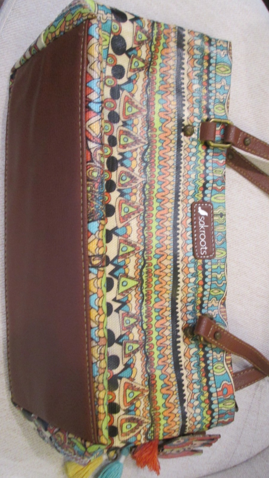 SAKROOTS SATCHELL W/ 2 LARGE ZIP POCKETS & 2 SLIP IN POCKETS MULTI COLORS