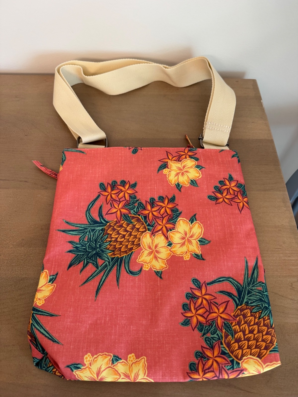 Dakine Jo Jo Crossbody Bag With Pineapple Print New With No Tags