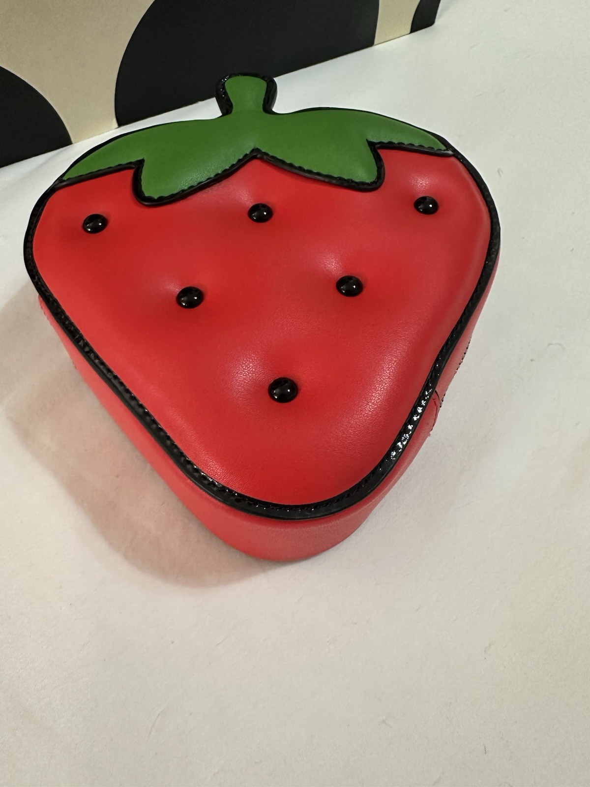 HELLO KITTY X KATE SPADE 3D STRAWBERRY CROSSBODY NOVELTY BAG LEATHER COLLAB NWT