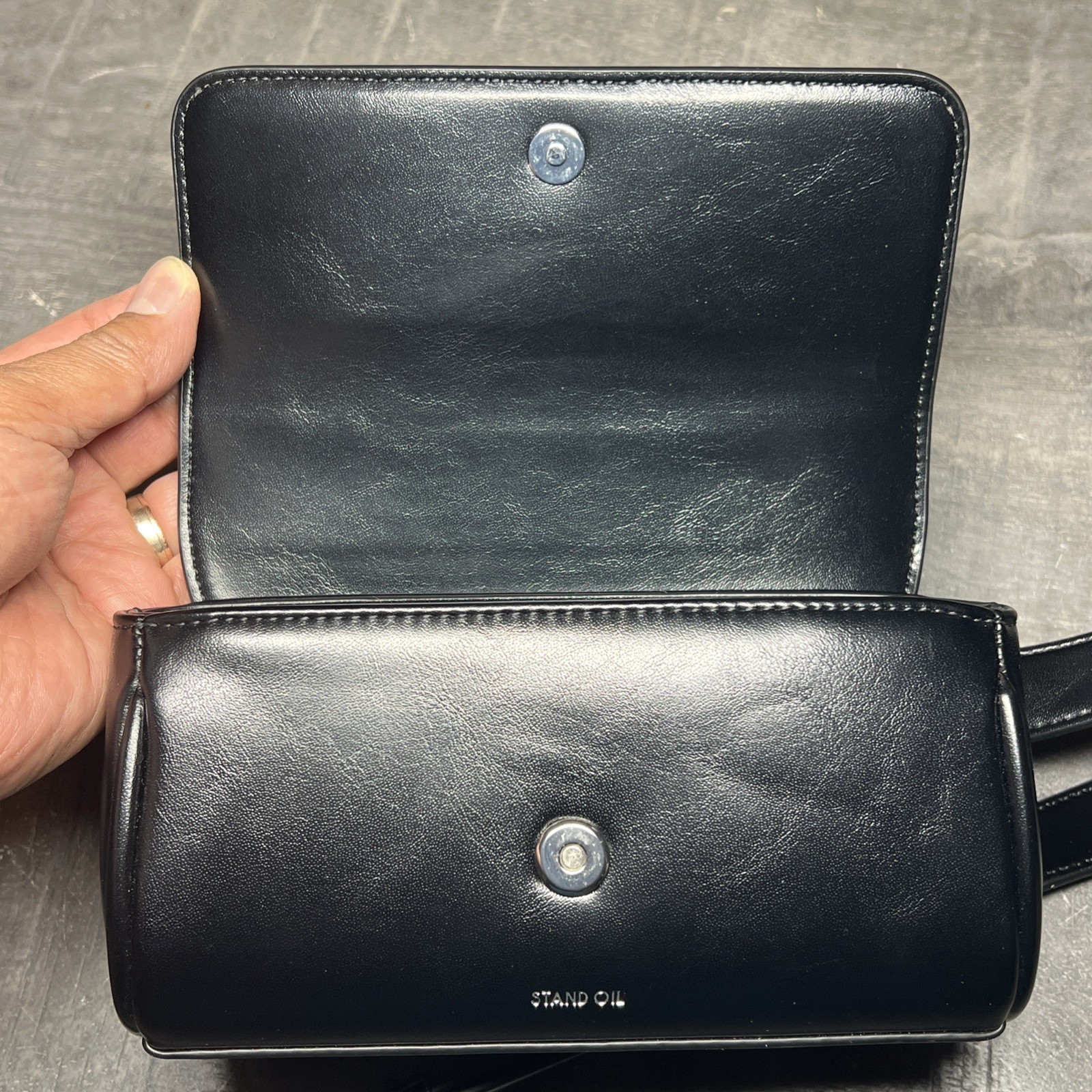 STAND OIL Butter Shoulder Crossbody Bag Leather CML Black 7×2 1/4×4 Inch