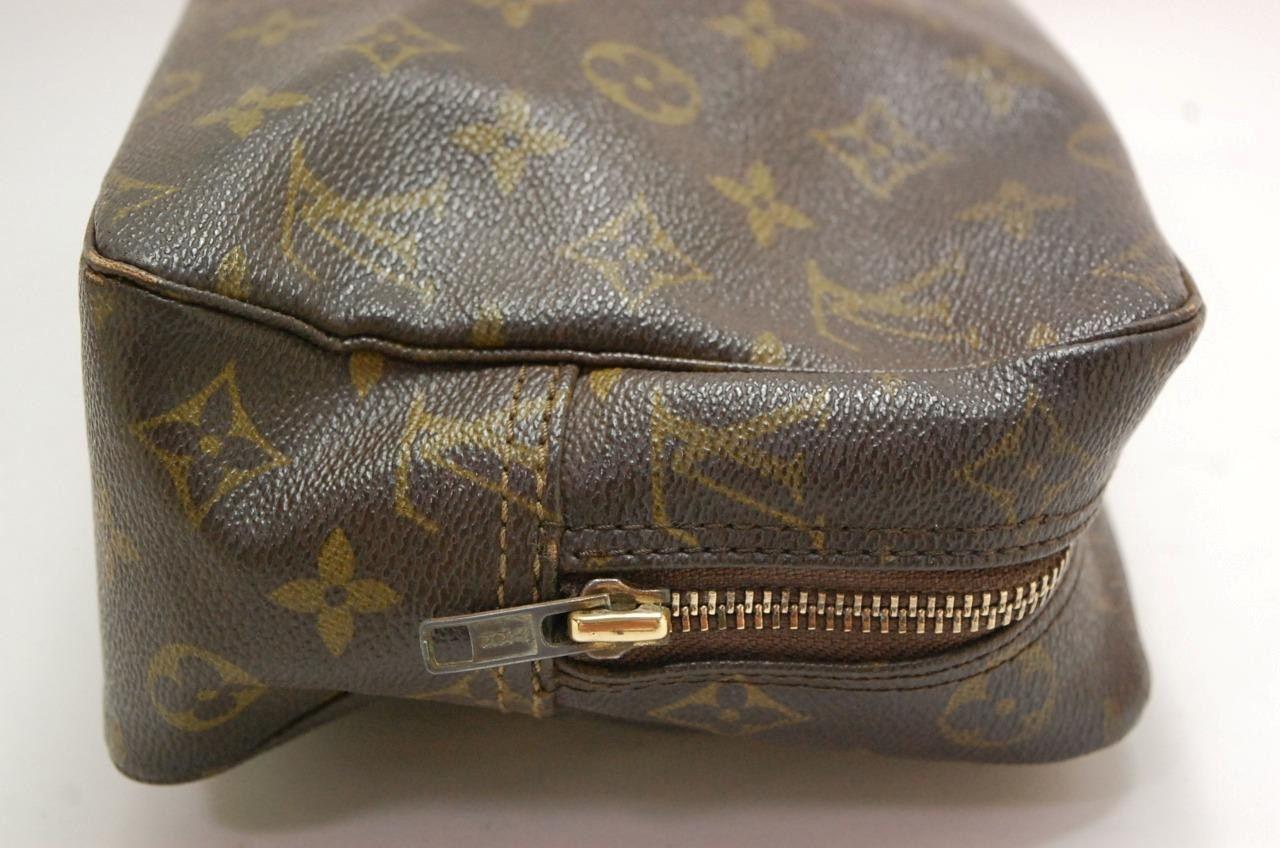 LOUIS VUITTON Monogram Canvas TROUSSE TOILETTE 28 BAG POUCH 832 0612a