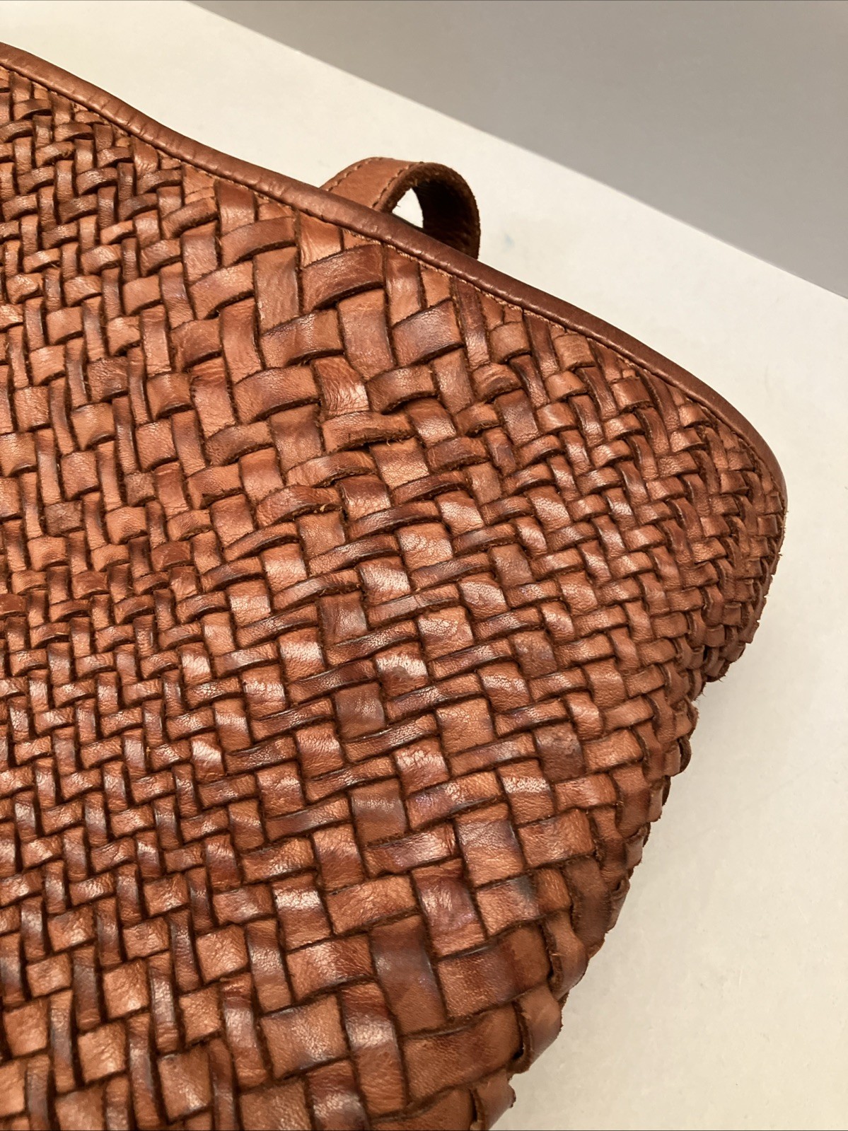 Vintage Dark Brown Woven Leather Shoulder Tote Bag Zipper Basket Weave Large