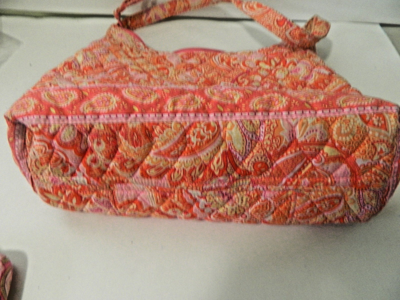 VERA BRADLEY ORANGE/PINK PAISLEY QUILTED SHOULDER PURSE BAG, ZIP CLOSURE