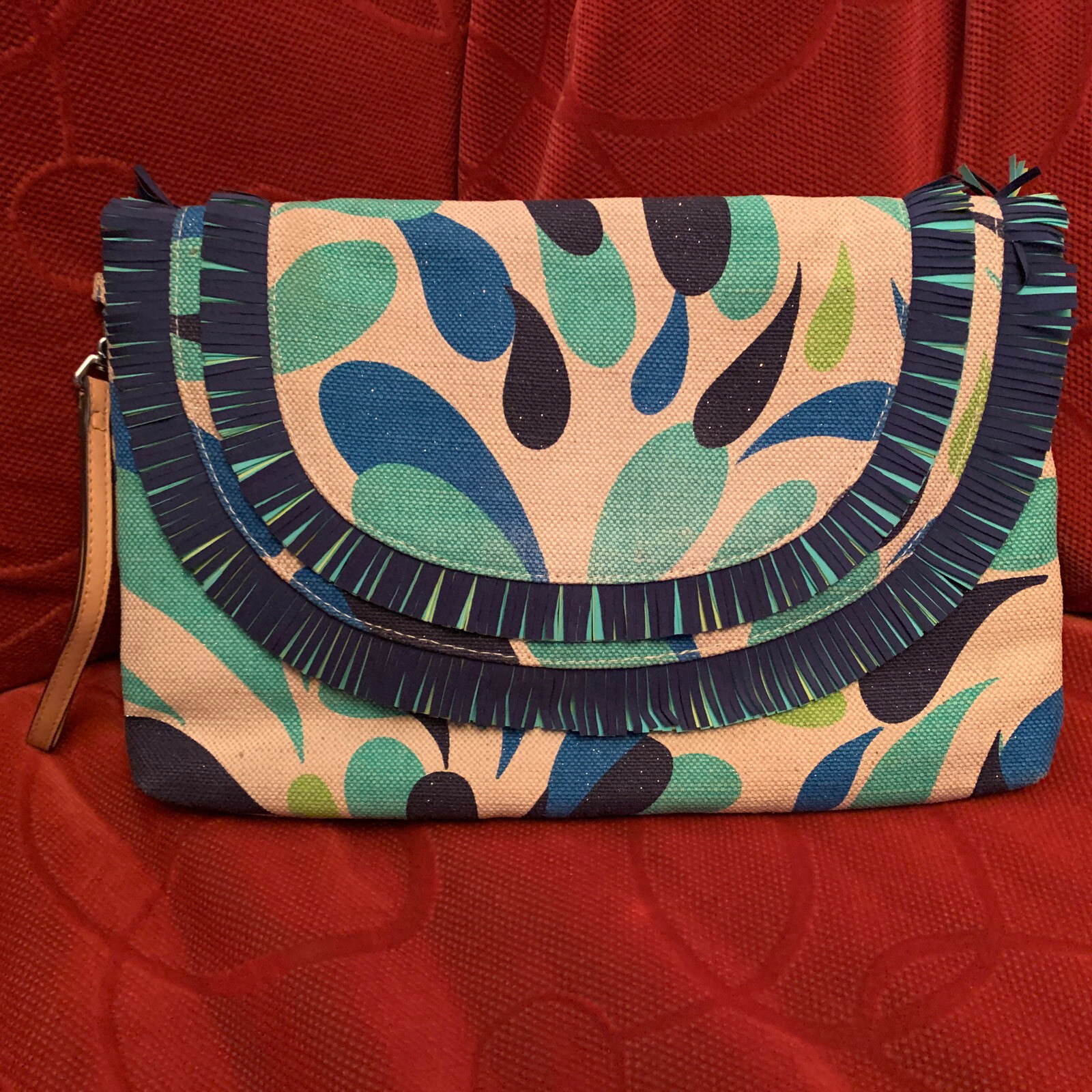 Vera Bradley Magnetic Clutch Purse Off-White w/ Glitter & Blues Pattern & Fringe
