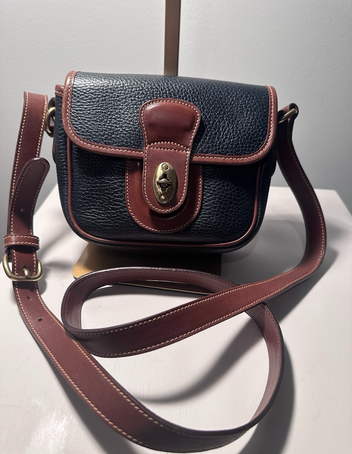 Vintage Coach Sheridan No 4424 Made in Italy Dark Navy/Tan Piping Crossover Bag