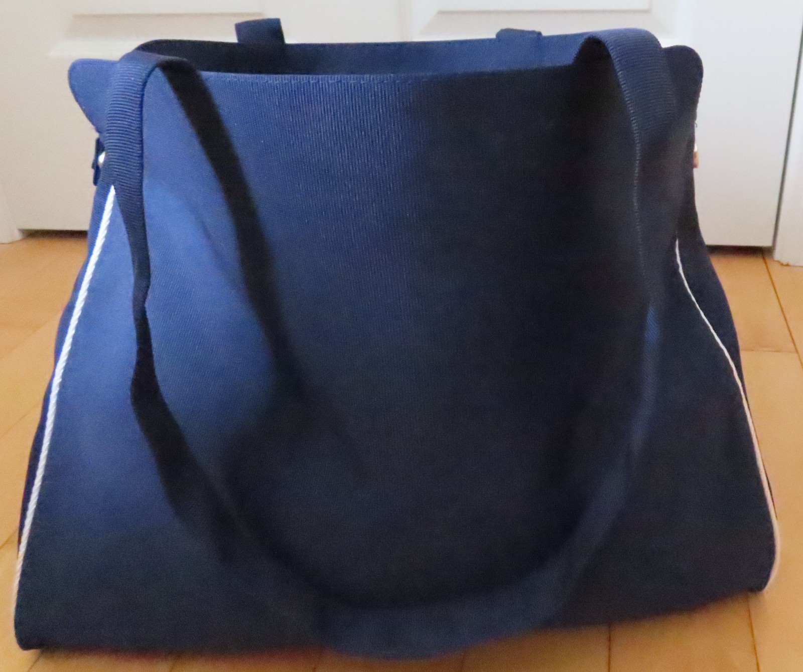 NWOT PARFUMS CHRISTIAN DIOR Navy Tote/Travel Bag w Front Pocket 19 x 14.5 Inches