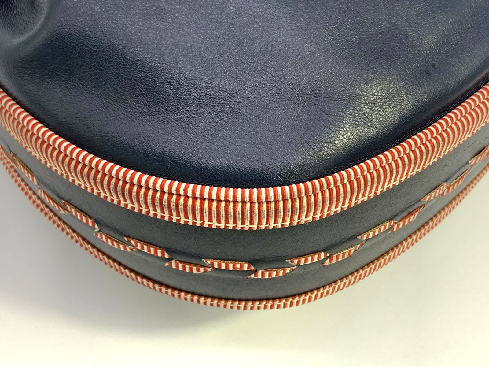 GUCCI VINTAGE Web Stripe Drawstring Shoulder Bag Leather Navy Rare Authentic