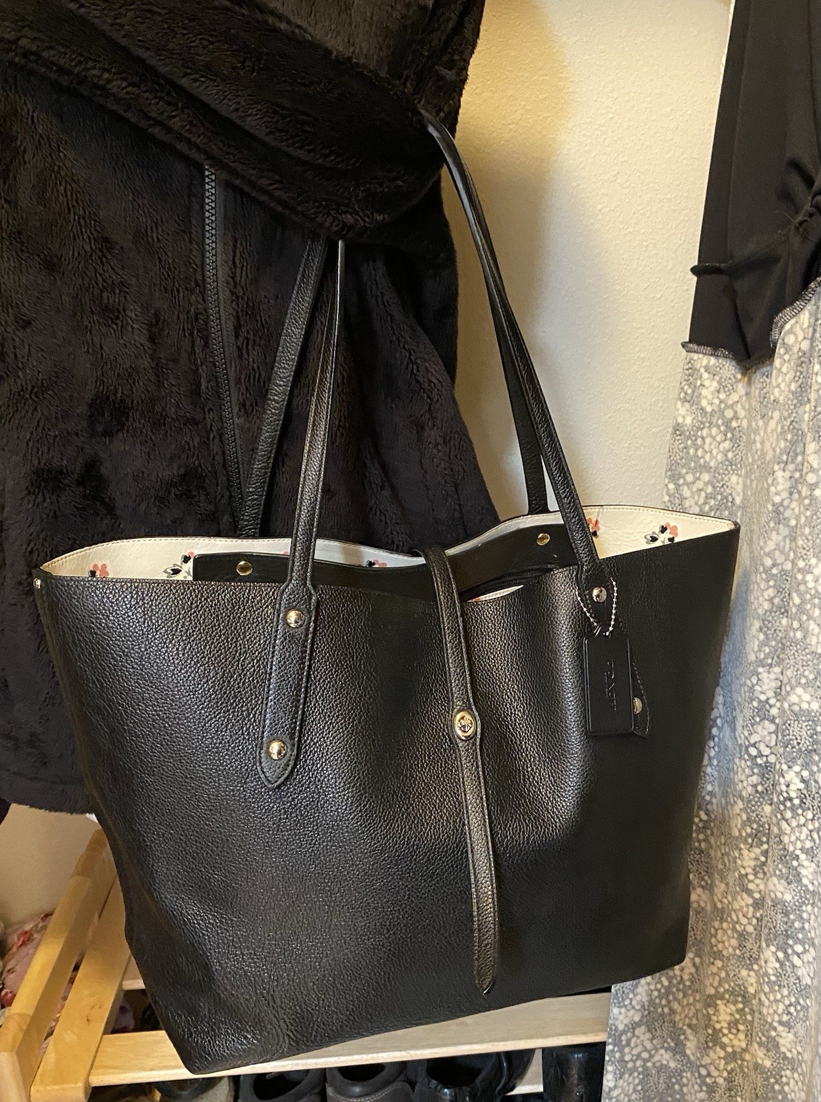 Coach 36358 Large Market Tote In Black Pebbled Leather & Floral Print Interior