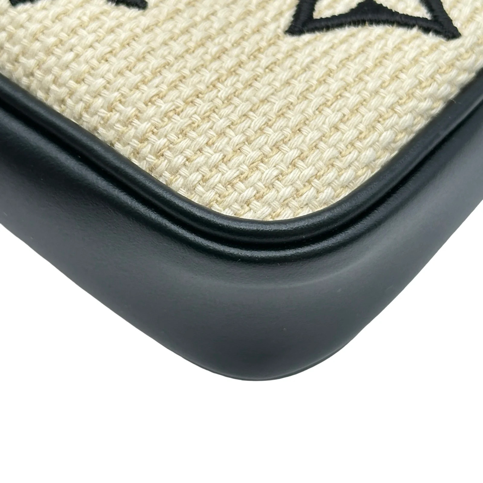 LOUIS VUITTON Mini Pochette Accessoires Beige / Black Bag M82472 #OKB7131