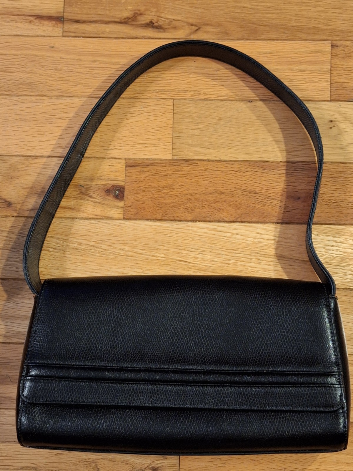 M. LONDON Vintage Leather Shoulder Bag Black Textured