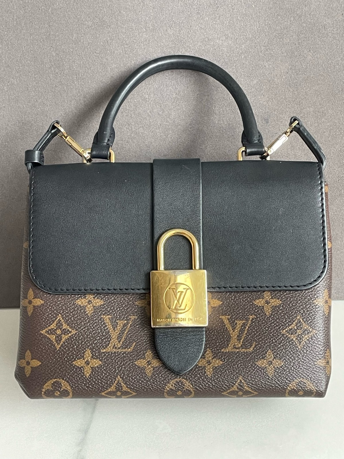 Louis Vuitton Classic Monogram Crossbody Bag, （20.0×16.0×7.5 ）cm