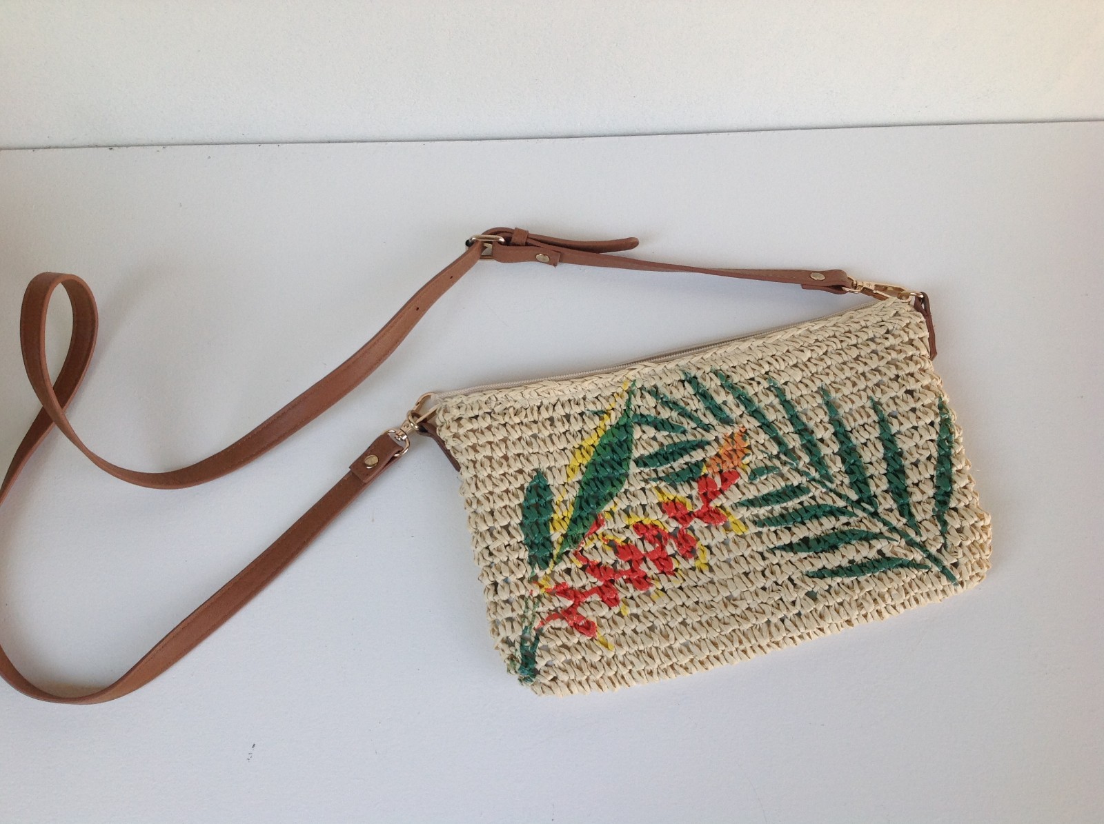 Tropical straw purse/handbag with shoulder strap *missing closing zipper*