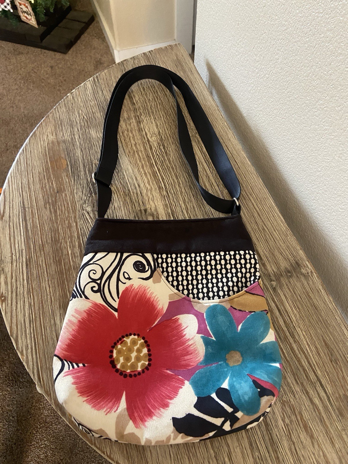 Goldyfish By Jessica Joy Cross Shoulder Handbag Vegan Fibers 9.5 X 10”