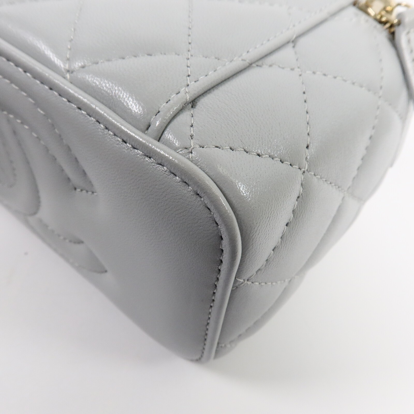 CHANEL CC GHW Vanity Case Gold Ball Chain Shoulder BAg Lambskin Leather Blue