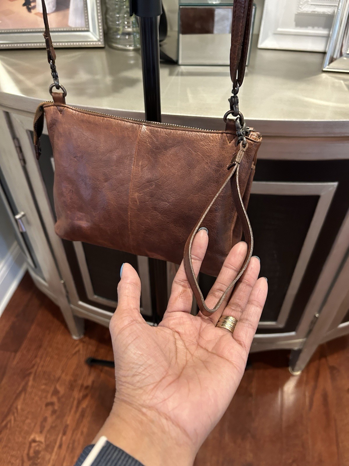 Oak & Tan Brown Shoulder Bag Zipper Accent Zip Closure Inner Pockets