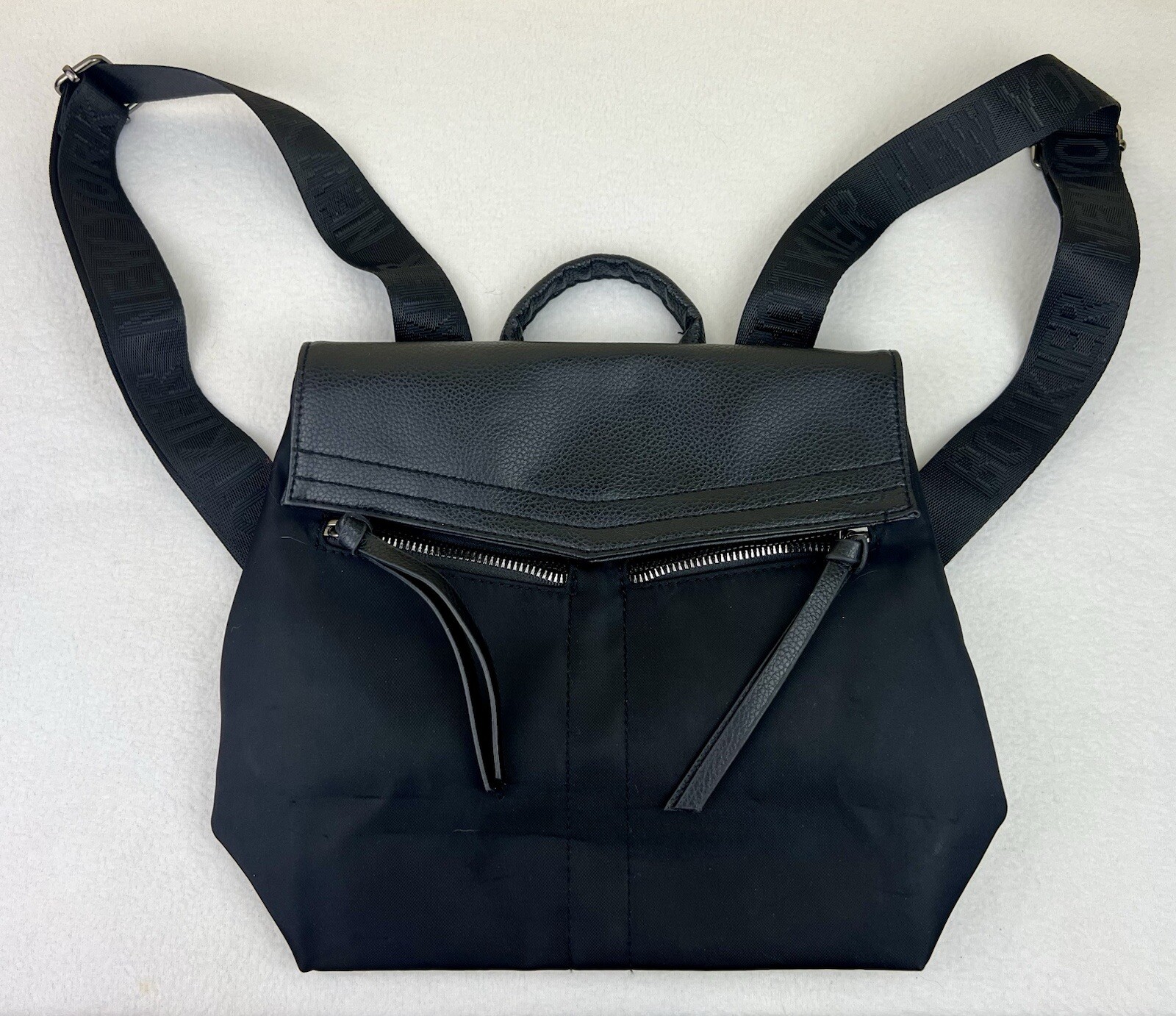 BOTKIER NEW YORK Trigger Black Bag Purse Shoulder Sling Backpack Handbag 11″ Y2K