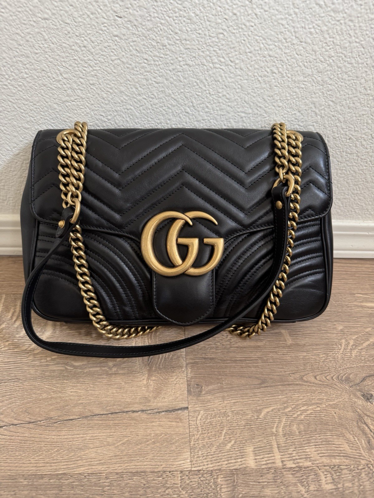 Gucci GG Marmont Matelasse Shoulder Bag Black Leather Pristine Condition Medium