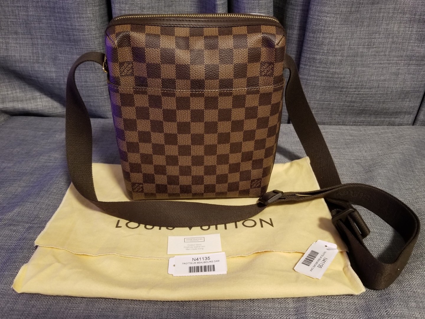 Authentic Louis Vuitton Damier Trotteur Beaubourg bag Tags & Dust Cover Unused