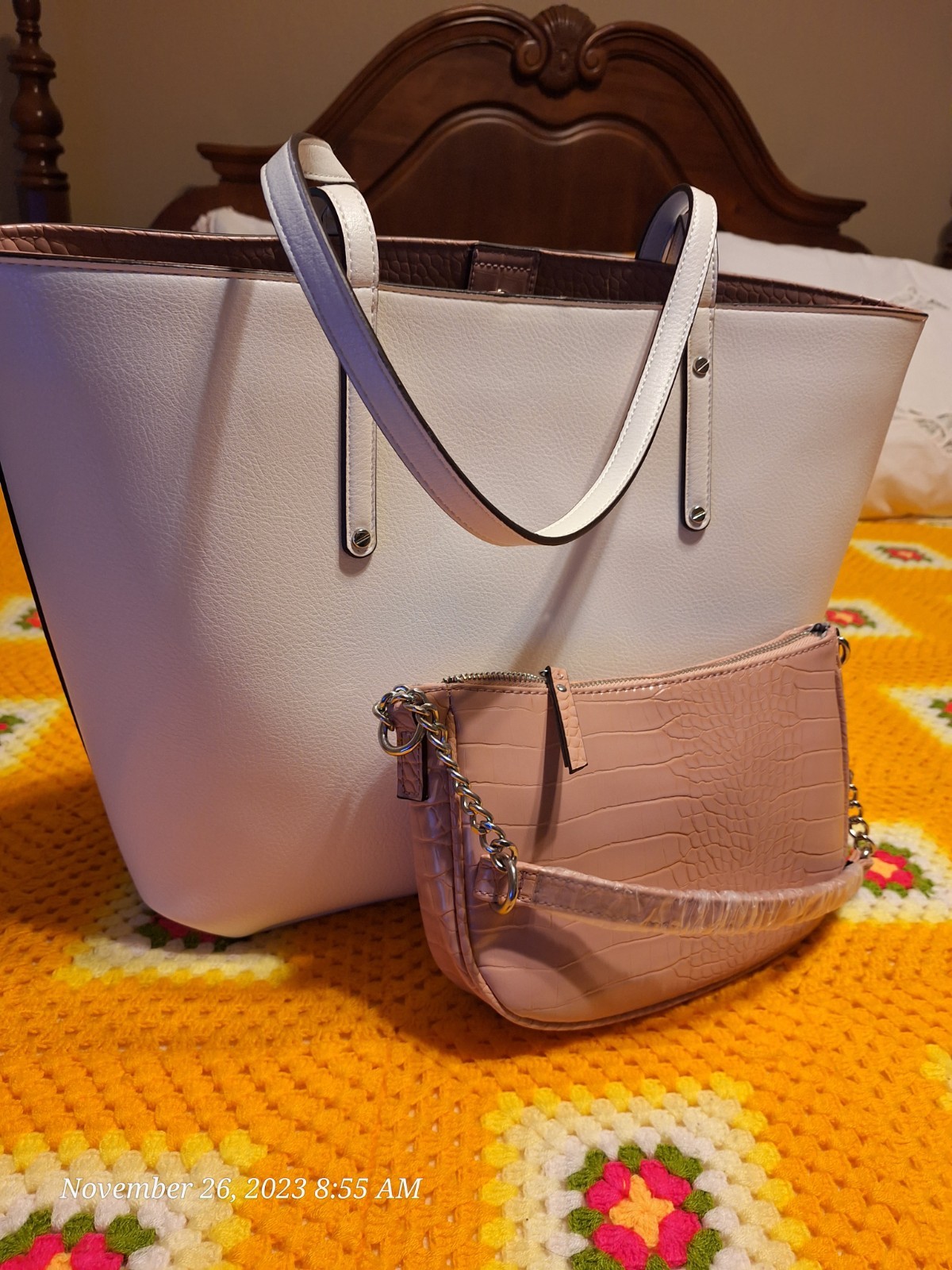 Women’s White & Pink Tote Bag w/ Inner Pockets, and small pink purse included