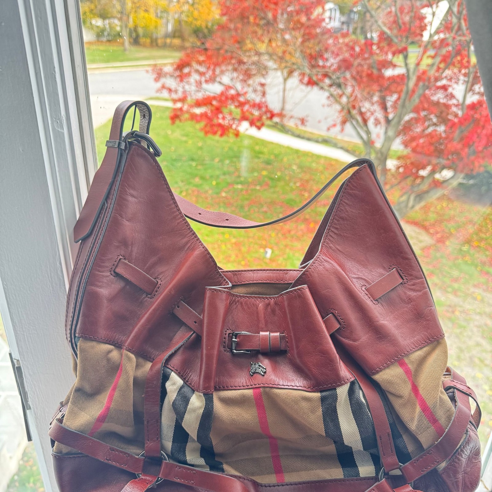 Burberry Women’s Hand bag 8071386 Dark Birch Brown LL MN POCKET BAG Newarticle